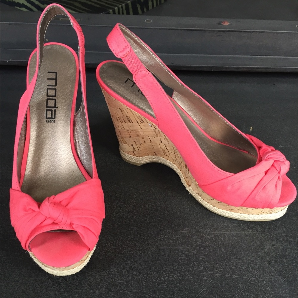 Moda Coral Wedges